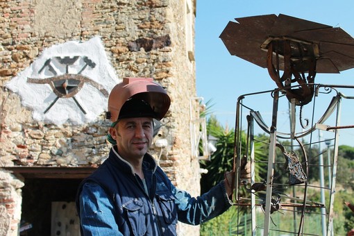 L'artista savonese Diego Santamaria a Sanremo, forgerà una scultura per il Festival della Canzone Cristiana L'artista savonese Diego Santamaria a Sanremo, forgerà una scultura per il Festival della Canzone Cristiana