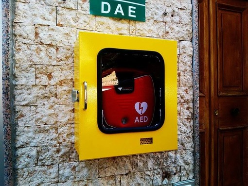 Due nuovi defibrillatori a Calice Ligure