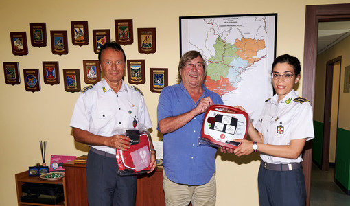 Donato un defibrillatore alle Fiamme Gialle di Albenga (FOTO)