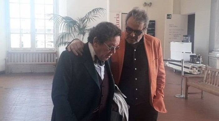 Frase choc sul crollo del ponte Morandi: Oliviero Toscani si scusa: "Sono distrutto umanamente"