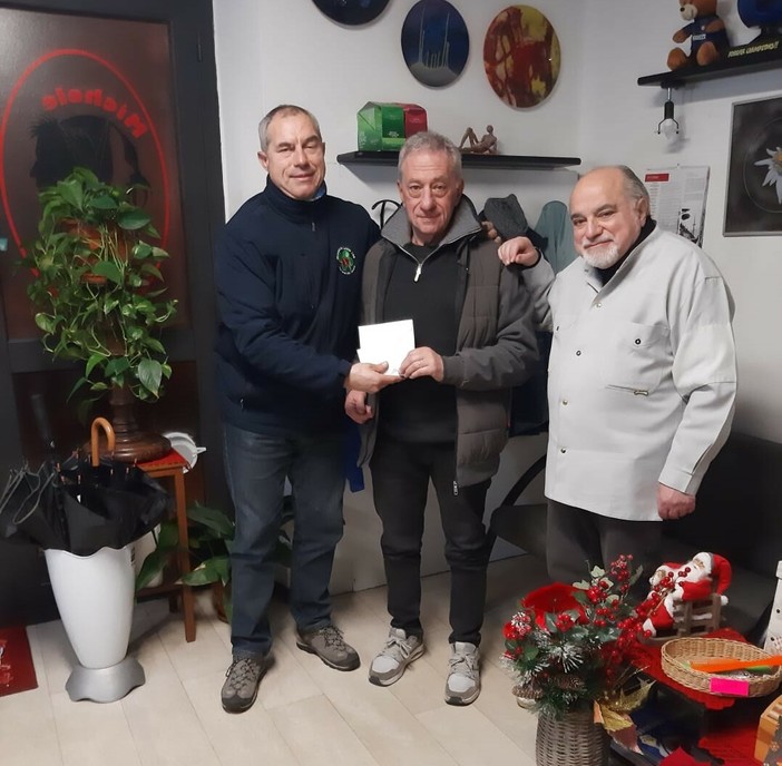 Regali ai bimbi in ospedale, una donazione all'associazione Cresc.I in ricordo di Tommy De Luca