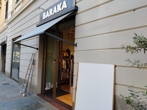 Nuovo tentato furto: danneggiata la vetrina del negozio "Baraka" di Corso Italia