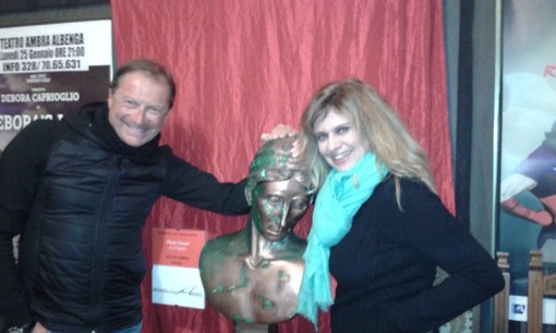 Albenga: l'artista Flavio Furlani realizza una scultura di bronzo per il teatro Ambra