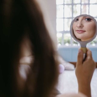 Specchio da trucco: come scegliere quello giusto per la propria beauty routine