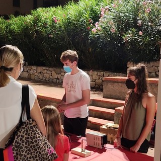 “Noli, Scienza in piazza”, successo di pubblico per i giovani scienziati (FOTO)