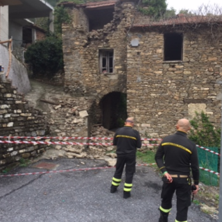 Territorio fragile. Il sindaco di Testico Lucia Moscato lancia un appello ai privati: "Intervenite sugli edifici abbandonati, sono a rischio crollo"