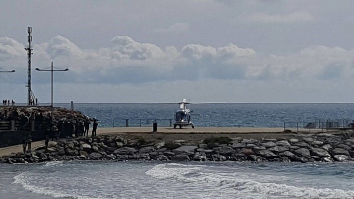 Elicottero dei Carabinieri in azione ad Andora, continuano i controlli su tutto il territorio