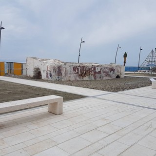 Inaugurata l'area degli ex cantieri Patrone a Ceriale. Fazio: "Peccato aver dovuto lasciare questo rudere considerato storico dalla Sovrintendenza" Inaugurata l'area degli ex cantieri Patrone a Ceriale. Fazio: "Peccato aver dovuto lasciare questo rudere considerato storico dalla Sovrintendenza"