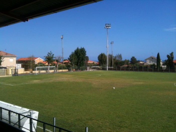 Il Comune di Loano cerca nuovi gestori per il Tennis Club e per il campo sportivo Ellena Il Comune di Loano cerca nuovi gestori per il Tennis Club e per il campo sportivo Ellena