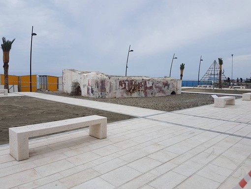 Inaugurata l'area degli ex cantieri Patrone a Ceriale. Fazio: "Peccato aver dovuto lasciare questo rudere considerato storico dalla Sovrintendenza"