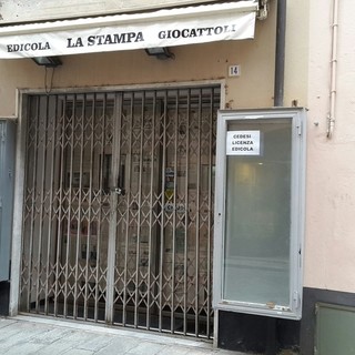 A Finale Ligure l'edicola del centro storico cede la licenza