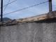 Blocchi in cemento e filo spinato: i cittadini di Legino alta raccogono firme per la messa in sicurezza