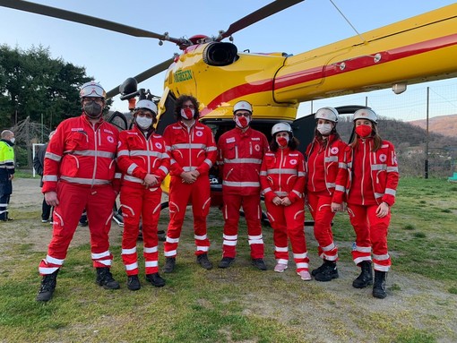 Stella San Bernardo, nel campo sportivo il test di atterraggio e decollo dell'elisoccorso del 118 (FOTO e VIDEO)