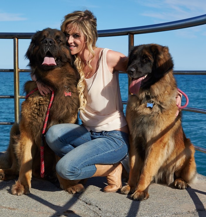 La loanese Elena Ballerini conduce su Rai 2 "Quattro zampe in famiglia"