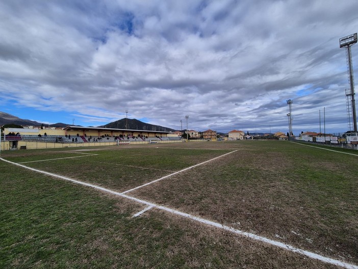 Loano, affidati i lavori per la realizzazione del manto in erba artificiale allo stadio "Ellena"