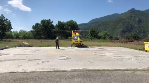 Biker inglese cade sui sentieri dello Scravaion: intervento dei Vigili del fuoco e dell'elisoccorso Biker inglese cade sui sentieri dello Scravaion: intervento dei Vigili del fuoco e dell'elisoccorso