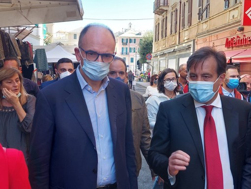 Savona 2021, il segretario Pd Letta in sostegno a Russo: "Ballottaggio altra partita, fare il possibile per parlare con le persone" (FOTO e VIDEO)