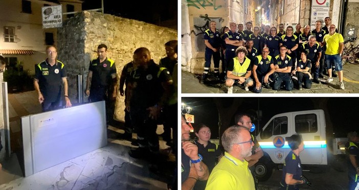Albenga, esercitazione a prova di esondazione: la Protezione Civile monta le barriere waterproof nel centro storico Albenga, esercitazione a prova di esondazione: la Protezione Civile monta le barriere waterproof nel centro storico