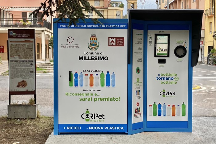 Millesimo, arriva un eco-compattatore per bottiglie PET (FOTO)