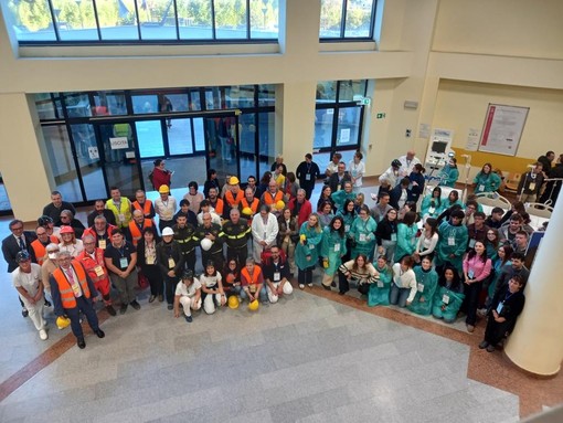 Albenga, fumo e panico in ospedale: scatta la maxi esercitazione antincendio, 100 persone coinvolte in uno scenario mai visto in provincia Albenga, fumo e panico in ospedale: scatta la maxi esercitazione antincendio, 100 persone coinvolte in uno scenario mai visto in provincia