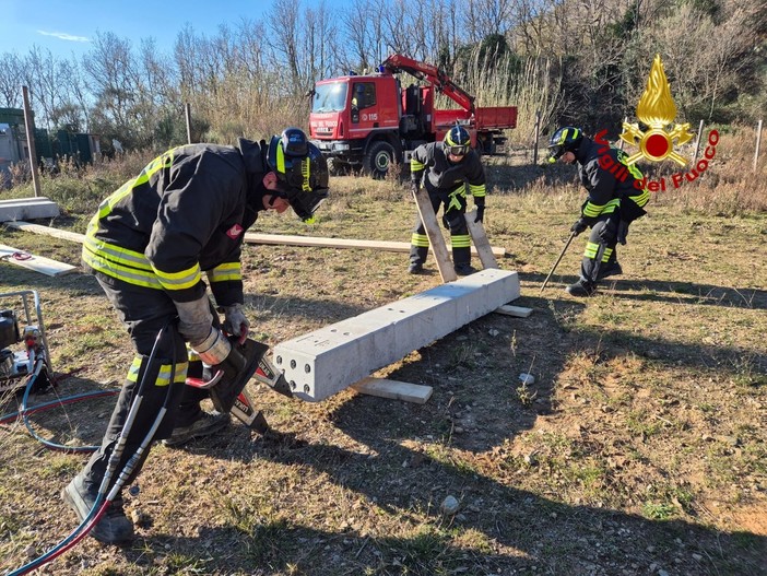 Bergeggi, esercitazione del personale del nucleo USAR Light dei vigili del fuoco Bergeggi, esercitazione del personale del nucleo USAR Light dei vigili del fuoco