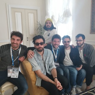 Nello scatto: gli Ex-Otago al Festival di Sanremo con i corrispondenti di Savonanews Luciano Parodi e Roberto Vassallo