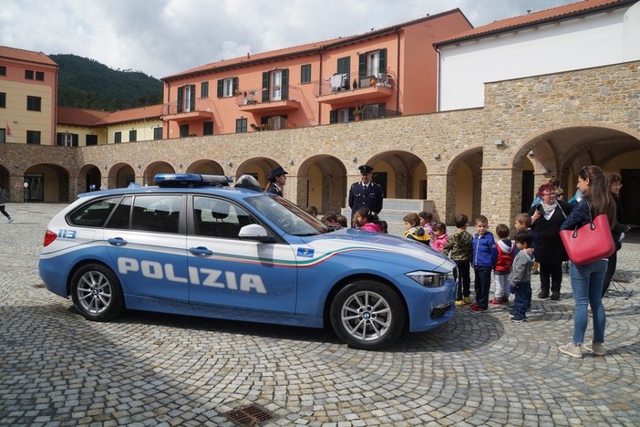 "Settimana della Sicurezza Stradale" con la Polizia Stradale di Albenga "Settimana della Sicurezza Stradale" con la Polizia Stradale di Albenga