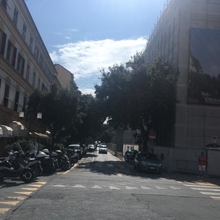 Savona, la piazza dell'ex San Paolo blocca la ristrutturazione di un dehors. Il titolare: "Sono costretto a chiudere"