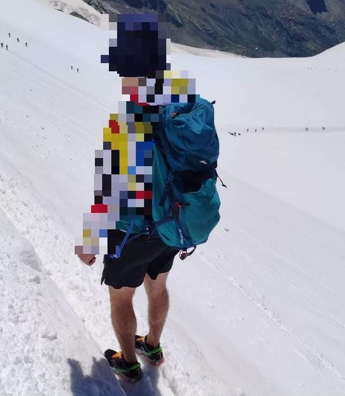 Escursionista in bermuda e scarpe non adatte sulla cima del Breithorn, soccorso alpino Liguria: "Fondamentale indossare un abbigliamento adatto"