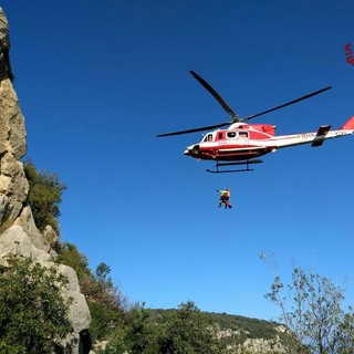 Borgio Verezzi, rocciatore cade durante un'arrampicata: intervento dell'elicottero (FOTO e VIDEO)