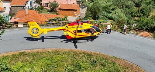Stella, si ustiona mentre brucia le sterpaglie: 80enne trasportato in elisoccorso in codice rosso (FOTO E VIDEO) Stella, si ustiona mentre brucia le sterpaglie: 80enne trasportato in elisoccorso in codice rosso (FOTO E VIDEO)