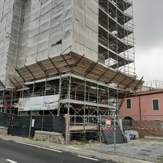 Celle, annullato il permesso a costruire sull'ex hotel Pescetto. Il sindaco contro la Provincia: "Non abbiamo ricevuto nulla, siamo perplessi"