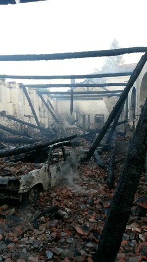L'ex Monastero di Millesimo distrutto dalle fiamme, sconforto tra gli abitanti L'ex Monastero di Millesimo distrutto dalle fiamme, sconforto tra gli abitanti