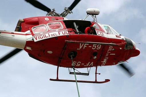 Viene colpito da infarto sulla A6: trasportato in elicottero al San Paolo