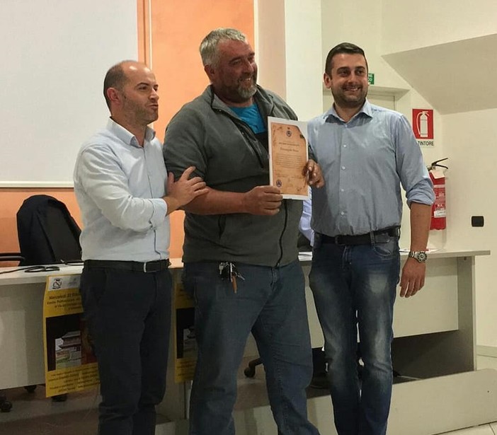 Carcare, riunione del gruppo comunale di Protezione civile: conferito un encomio di intervento ad un volontario Carcare, riunione del gruppo comunale di Protezione civile: conferito un encomio di intervento ad un volontario