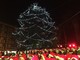 Andora, l’accensione dell’albero con il coro dei 300 bambini delle primarie dà il via agli eventi di Natale