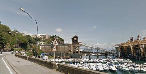 Savona, moto perde il controllo: due ragazzi finiscono in mare all'altezza delle ex Funivie, gravissimi