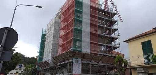 Ricostruzione ex Hotel Pescetto: esposto firmato dal presidente Commissione Antimafia, senatore Morra Ricostruzione ex Hotel Pescetto: esposto firmato dal presidente Commissione Antimafia, senatore Morra