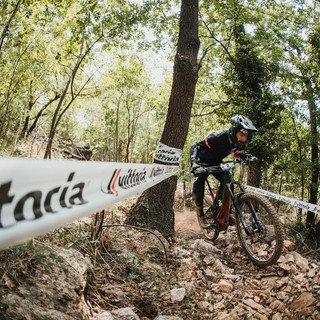 A Pietra Ligure mountain bike elettriche protagoniste con la gara “Vittoria EWS-E Pietra Ligure”. Vincono il francese Nicolas Vouilloz e l’inglese Tracy Moseley
