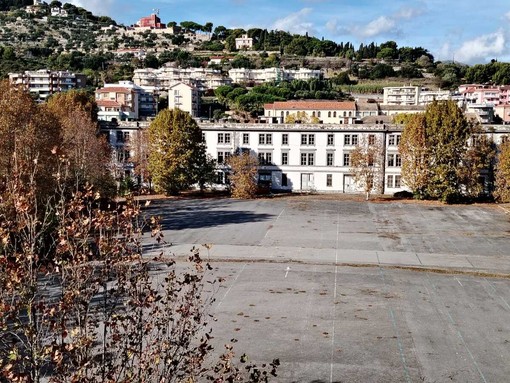 Albenga, potenziali investitori in visita all’ex caserma Piave: parte la fase esplorativa per la possibile riqualificazione Albenga, potenziali investitori in visita all’ex caserma Piave: parte la fase esplorativa per la possibile riqualificazione