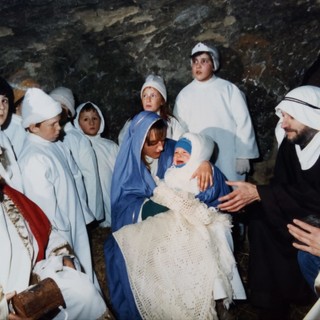 La Natività del Presepe Vivente del 1985, che si svolse nella Grotta dei Castagni