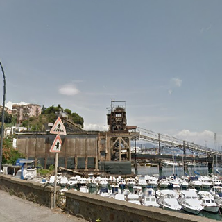 Savona, moto perde il controllo: due ragazzi finiscono in mare all'altezza delle ex Funivie, gravissimi