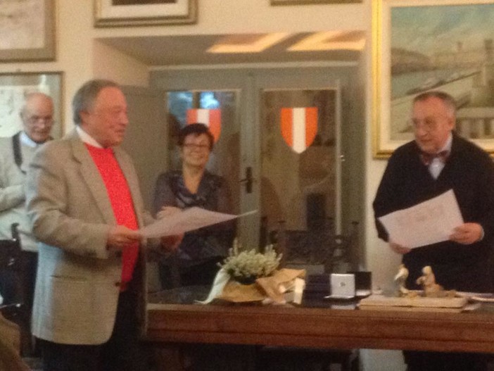 Il ceramista Ettore Gambaretto premiato dall'associazione "A Campanassa"