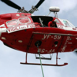 Si sente male durante un'escursione: donna soccorsa dall'elicottero dei vigili del fuoco