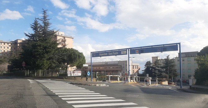 Tentata truffa del finto incidente nel parcheggio del San Paolo, è stata sventata da un'infermiera Tentata truffa del finto incidente nel parcheggio del San Paolo, è stata sventata da un'infermiera