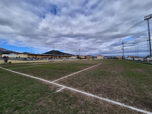 Loano, affidati i lavori per la realizzazione del manto in erba artificiale allo stadio "Ellena"