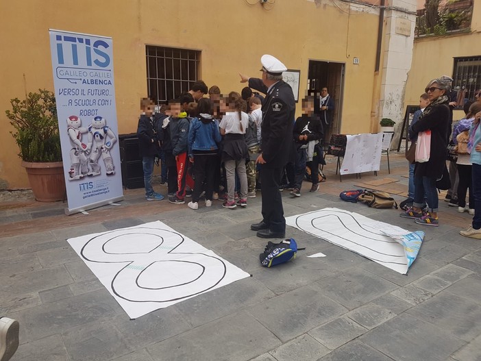 Albenga, il centro storico diventa un circuito per insegnare ai bambini l'educazione stradale