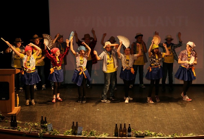 Le imprese aprono ai bambini delle elementari: Verallia e Araldica Vini insieme per la settima edizione di è vetro, è sano Le imprese aprono ai bambini delle elementari: Verallia e Araldica Vini insieme per la settima edizione di è vetro, è sano