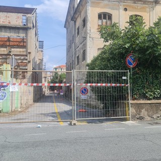 Muro pericolante e degrado dell'ex capannone industriale di via delle Fascine: il Sindaco ordina ai proprietari di intervenire Muro pericolante e degrado dell'ex capannone industriale di via delle Fascine: il Sindaco ordina ai proprietari di intervenire