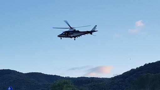 Servizio coordinato di controllo del territorio, elicottero dei carabinieri su Borghetto e comuni limitrofi Servizio coordinato di controllo del territorio, elicottero dei carabinieri su Borghetto e comuni limitrofi